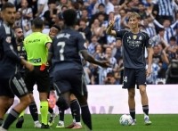 El Real Madrid recurre la expulsión de Dean Huijsen