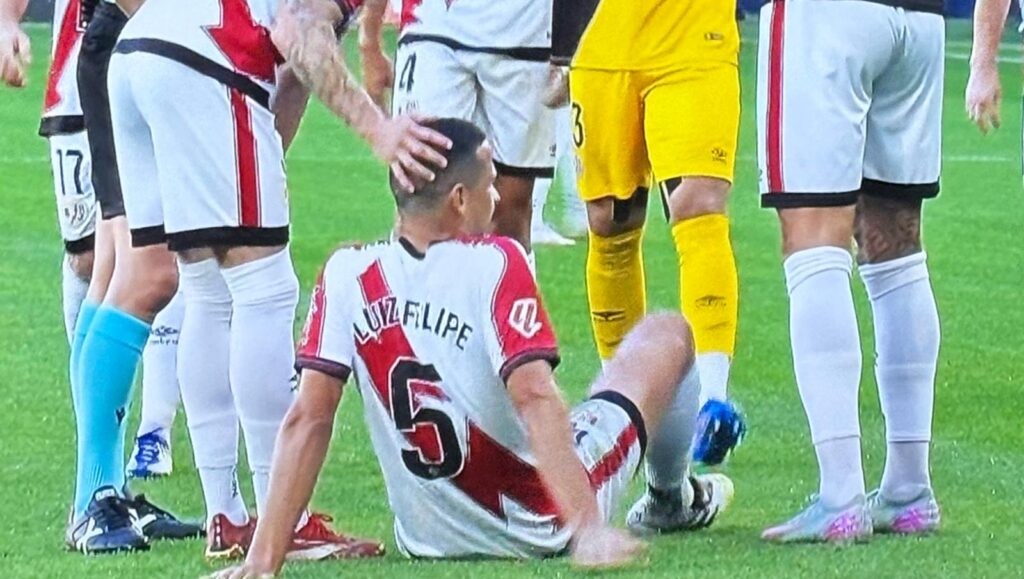 Luiz Felipe sufre una lesión muscular y pide el cambio ante Osasuna