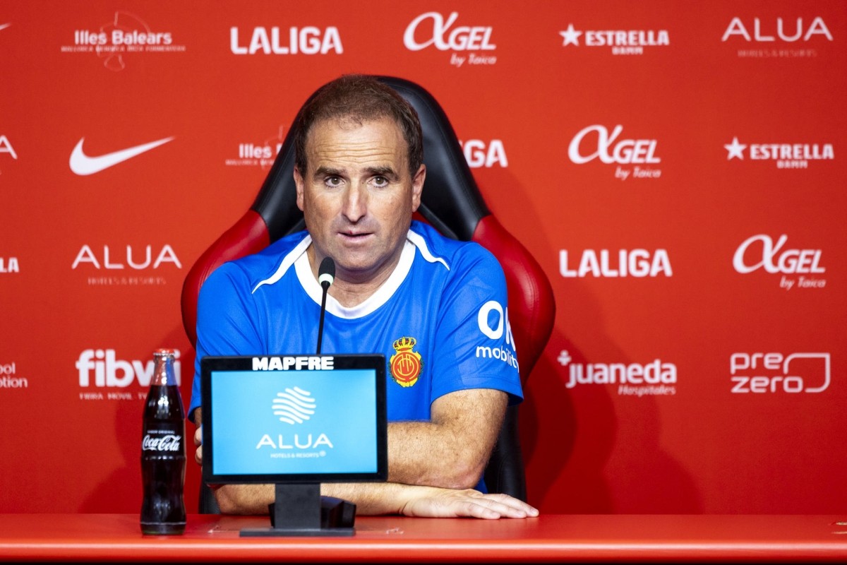 Arrasate sobre Leo Román, Muriqi, Raíllo, Virgili, Samu, Pablo Torre, Kumbulla y Mateo Joseph Arrasate sobre Leo Román, Muriqi, Raíllo, Virgili, Samu, Pablo Torre, Kumbulla y Mateo Joseph
