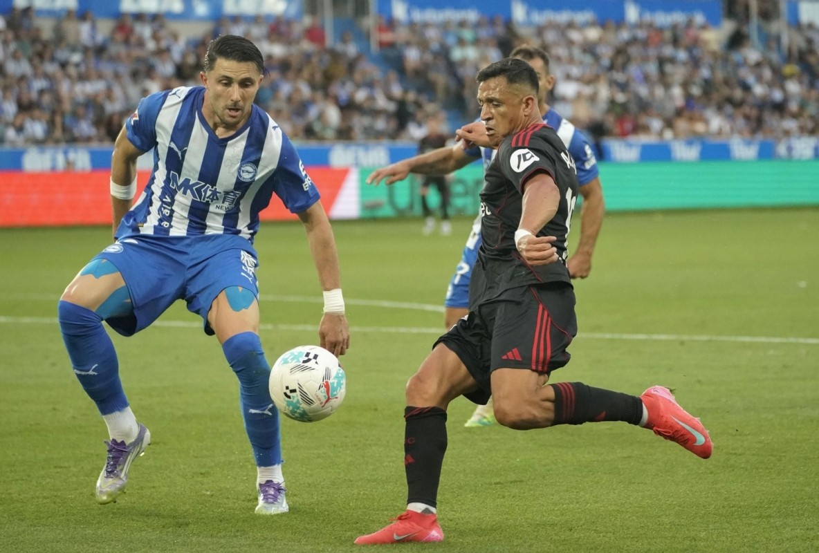 Alexis Sánchez quiere hacerse un hueco en el once del Sevilla Alexis Sánchez quiere hacerse un hueco en el once del Sevilla