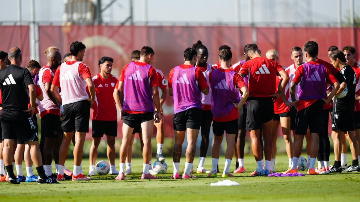 Azpilicueta y Kike Salas, cara y cruz en el entrenamiento de este viernes
