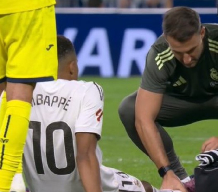 Mbappé cae lesionado ante el Villarreal
