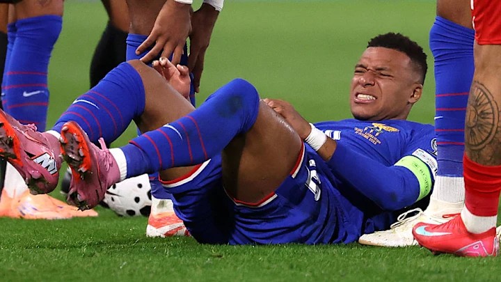 Mbappé vuelve a encender las alarmas y regresa a Madrid Mbappé vuelve a encender las alarmas y regresa a Madrid