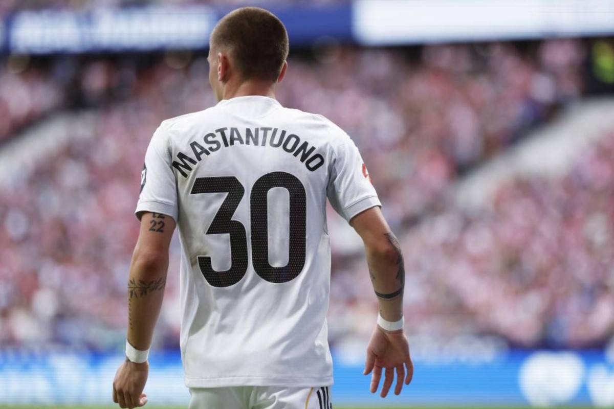 Mastantuono regresa a Madrid lesionado tras viajar con Argentina