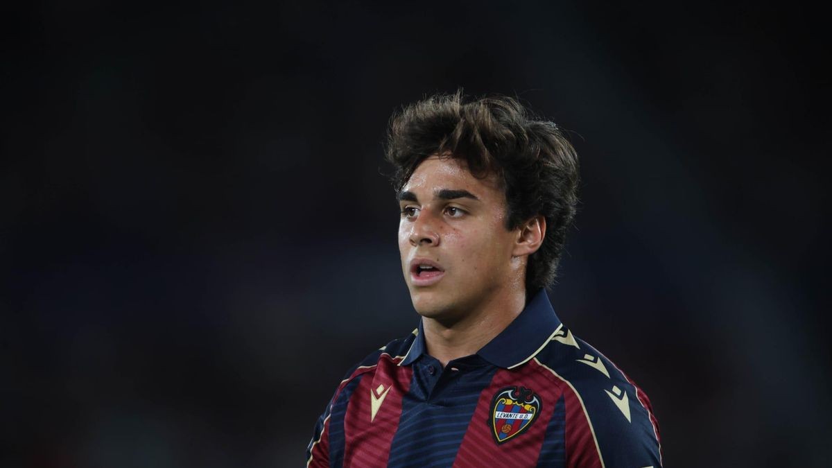 Alarma Carlos Álvarez en el Levante por lesión