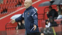 Calero sobre Carlos Romero, Iván Romero, Etta Eyong, Dela, Oriol Rey, Morales y el once titular Calero sobre Carlos Romero, Iván Romero, Etta Eyong, Dela, Oriol Rey, Morales y el once titular