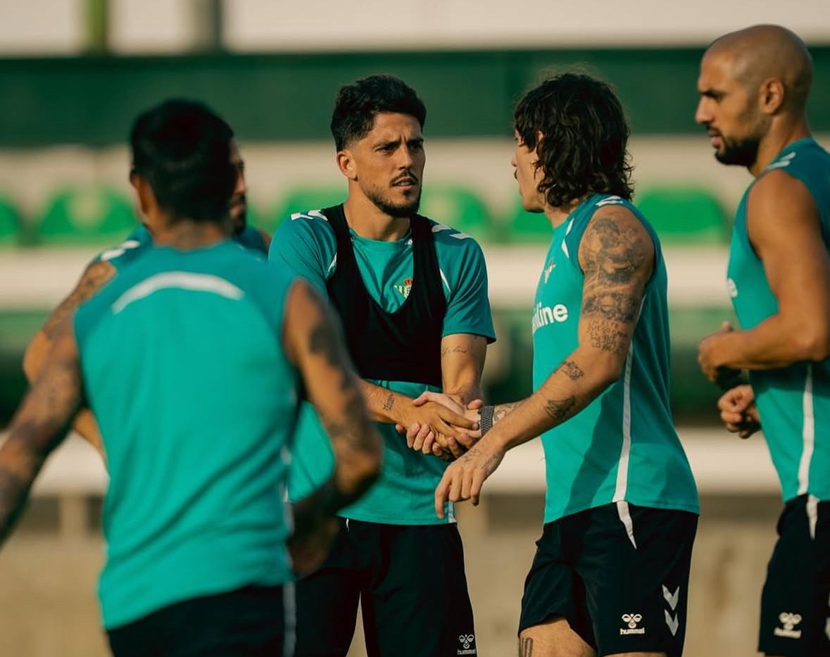 Cuatro nuevas bajas importantes en el entrenamiento del Betis Cuatro nuevas bajas importantes en el entrenamiento del Betis
