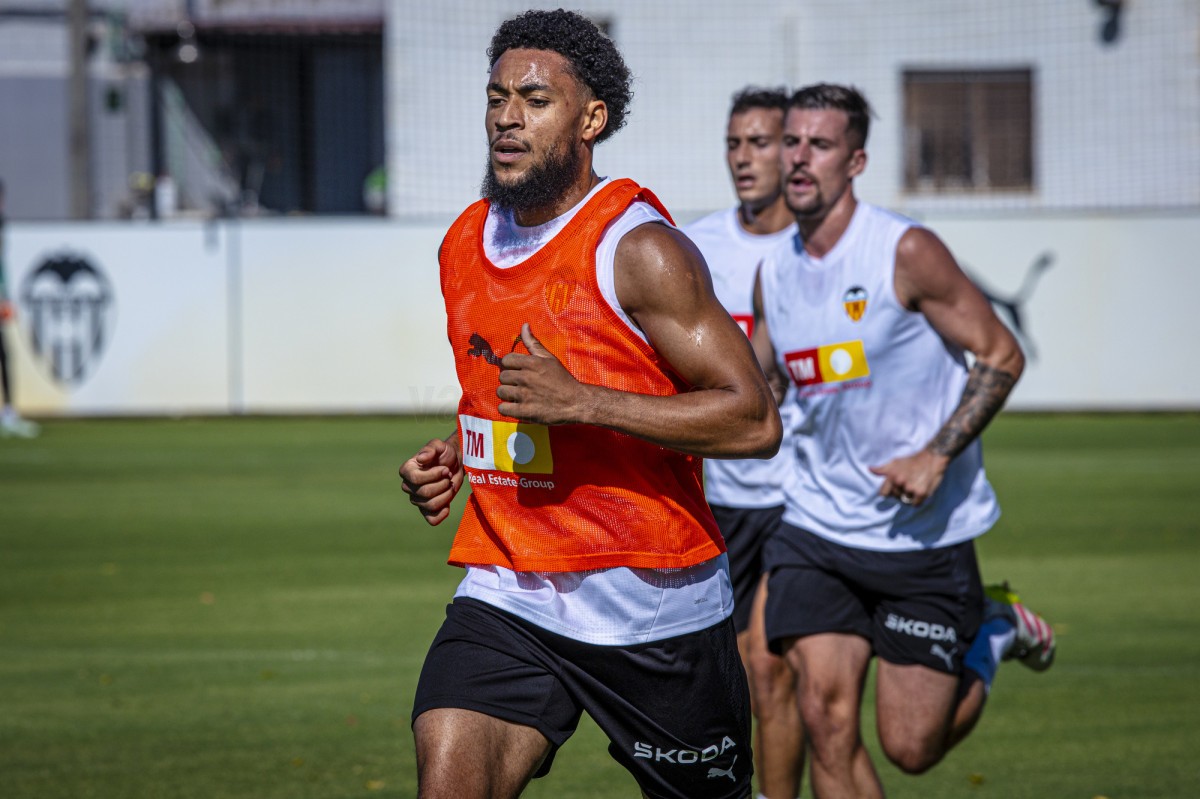 El Valencia suma una nueva baja importante en el entrenamiento de este jueves y última hora sobre Pepelu y Hugo Duro El Valencia suma una nueva baja importante en el entrenamiento de este jueves y última hora sobre Pepelu y Hugo Duro