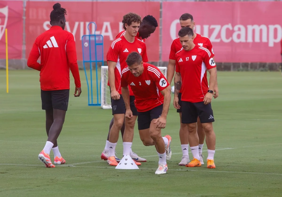 Nueva baja importante en el entrenamiento del Sevilla y buenas noticias con Azpilicueta, Nianzou y Mendy Nueva baja importante en el entrenamiento del Sevilla y buenas noticias con Azpilicueta, Nianzou y Mendy