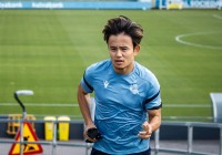 La Real Sociedad recupera a Kubo, que apunta a suplente ante el Athletic