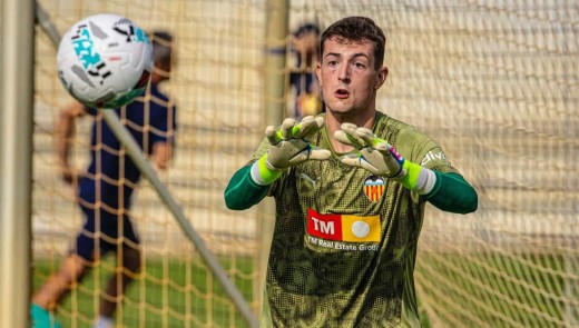 El Valencia está pendiente de las molestias de Agirrezabala y Hugo Duro El Valencia está pendiente de las molestias de Agirrezabala y Hugo Duro