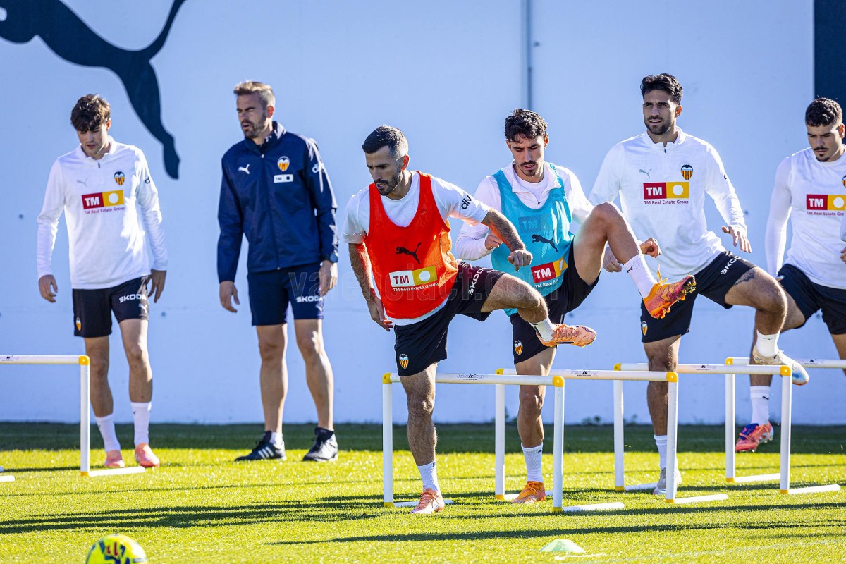Corberán recupera a dos efectivos importantes en el entrenamiento de este lunes