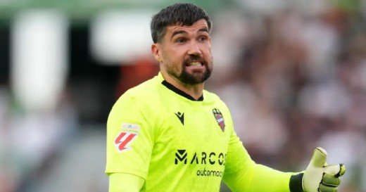 Alarma en la portería del Levante para el derbi ante el Valencia Alarma en la portería del Levante para el derbi ante el Valencia