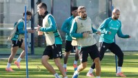 Malas noticias en el Betis con las lesiones de Isco, Amrabat, Bellerín y Junior Firpo