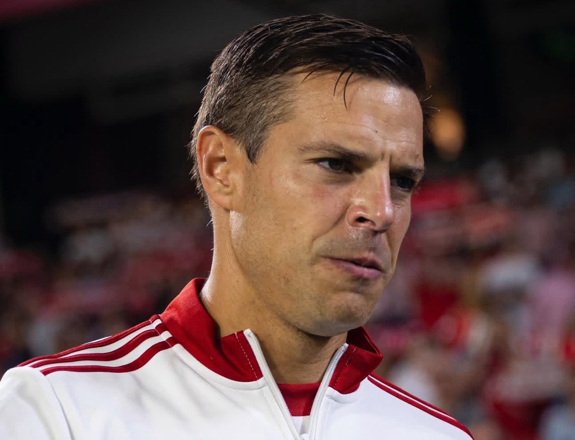 Azpilicueta enciende las alarmas por lesión