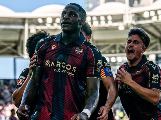 Etta Eyong jugará ante el Villarreal tras la decisión del Levante de pagar la penalización Etta Eyong jugará ante el Villarreal tras la decisión del Levante de pagar la penalización