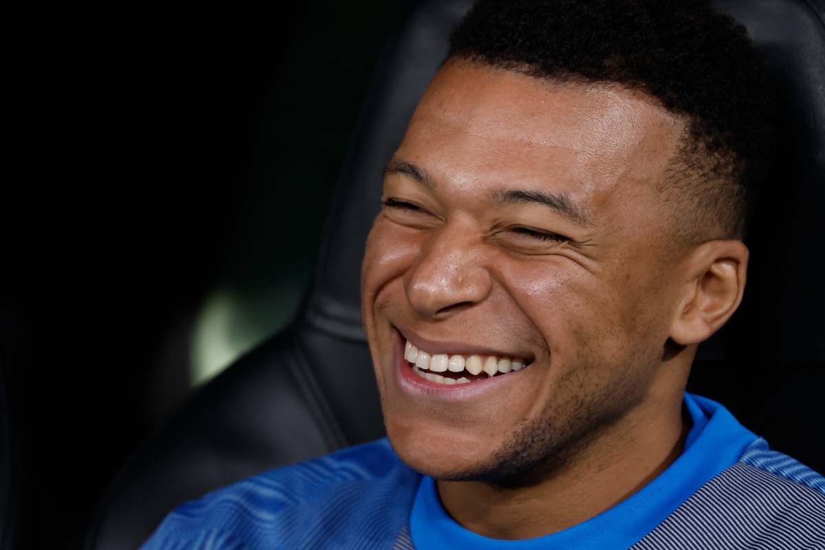 AS apuesta por las titularidades de Mbappé y Valdepeñas para enfrentarse al Alavés