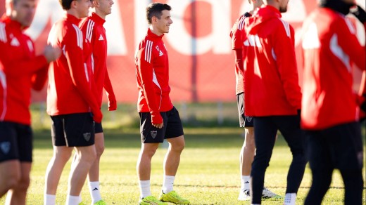 Ausencias destacadas en el entrenamiento del Sevilla, nueva lesión confirmada y última hora sobre Azpilicueta