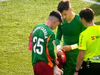 Julen Agirrezabala cae lesionado en Balaídos