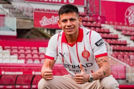 El Girona hace oficial el fichaje de Claudio Echeverri