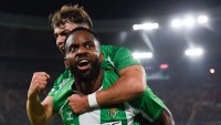 El Betis le enseña la puerta de salida a Bakambu