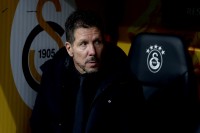 Simeone sobre Pubill, Giuliano, Julián, Hancko, Griezmann, Baena, Barrios, Almada, Nico, Le Normand y Giménez Simeone sobre Pubill, Giuliano, Julián, Hancko, Griezmann, Baena, Barrios, Almada, Nico, Le Normand y Giménez