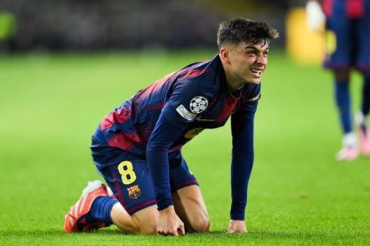 Pedri Alarm! He leaves the game injured.