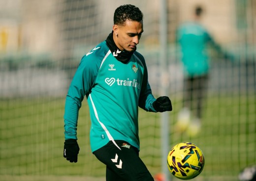 Buenas noticias para el Betis con las molestias de Antony en una sesión con diez bajas