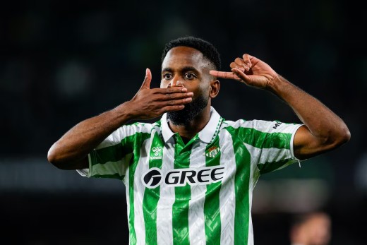 El Betis le vuelve a enseñar la puerta a Bakambu, el Oviedo espera. El Betis le vuelve a enseñar la puerta a Bakambu, el Oviedo espera.