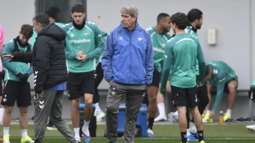 Baja importante en el entrenamiento del Betis y ensayo ofensivo de Pellegrini