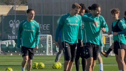 El Real Betis recupera a Antony pero el Cucho Hernández está descartado para viajar a Mallorca El Real Betis recupera a Antony pero el Cucho Hernández está descartado para viajar a Mallorca