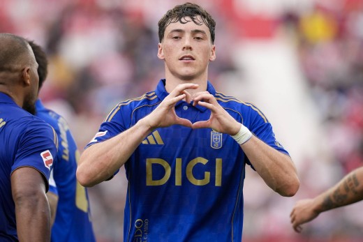 Fede Viñas enciende las alarmas en el Oviedo por molestias