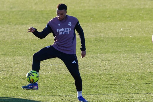 Mbappé avanza y Carreras se sube al plan para el viaje a Inglaterra Mbappé avanza y Carreras se sube al plan para el viaje a Inglaterra