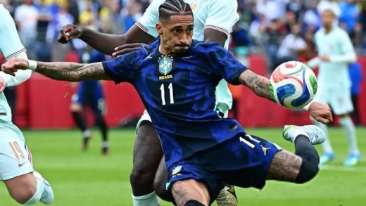 Raphinha enciende las alarmas tras caer lesionado con Brasil