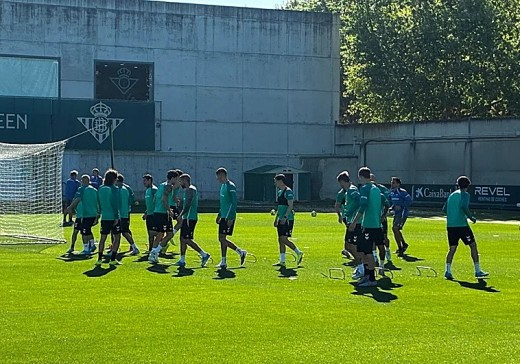 El Betis recupera efectivos en su entrenamiento de hoy