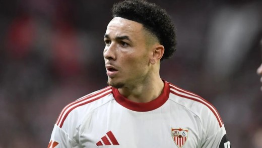 García Plaza is left without Nianzou and Carmona and looks with concern at Vargas García Plaza is left without Nianzou and Carmona and looks with concern at Vargas