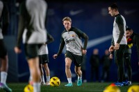 De Jong reaparece en el césped y se acerca al derbi De Jong reaparece en el césped y se acerca al derbi