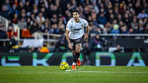 El Valencia no fija plazos con Cömert tras una lesión abdominal El Valencia no fija plazos con Cömert tras una lesión abdominal