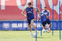 Sorloth y Hancko avanzan, pero el Atlético no forzará antes del Arsenal