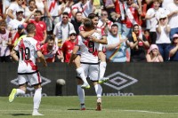 Rayo Vallecano y Real Sociedad desatan la locura en Vallecas: 3-3 con remontada franjirroja en el añadido