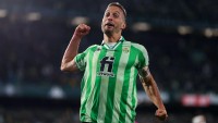 Sergio Canales se debate entre el Betis y Racing de Santander la próxima temporada Sergio Canales se debate entre el Betis y Racing de Santander la próxima temporada