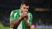 Ruibal adelanta su paso por quirófano y se despide del final de curso con el Betis