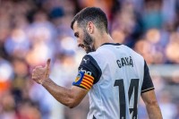Golpe durísimo para el Valencia CF: Gayà y Saravia dicen adiós a la temporada por lesión.