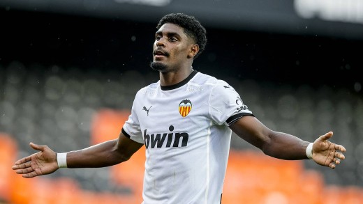 Correia is out. Does Thomas Meunier join? Correia is out. Does Thomas Meunier join?