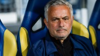 Mourinho llega a Madrid a la espera del anuncio oficial del club blanco Mourinho llega a Madrid a la espera del anuncio oficial del club blanco