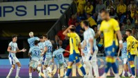 Málaga 1-1 Las Palmas: el Málaga resiste y jugará la final por el ascenso Málaga 1-1 Las Palmas: el Málaga resiste y jugará la final por el ascenso