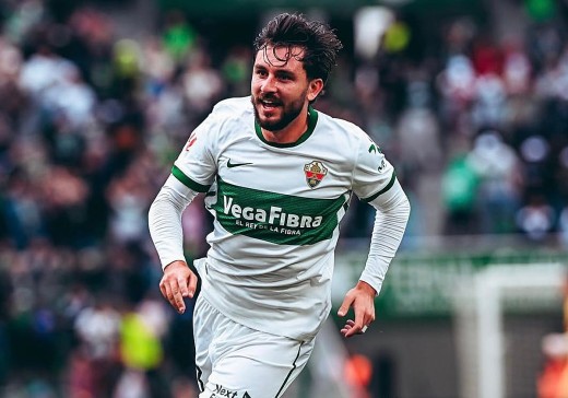 Chust se queda: el Elche lo ata hasta 2029