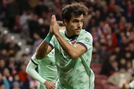 El Málaga acelera por para reforzar el lateral izquierdo