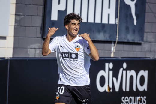 Víctor júnior jugará cedido en el Real Valladolid sin opción de compra