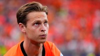 De Jong's knee complicates Barça's planning De Jong's knee complicates Barça's planning